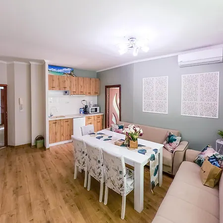 Sunny Cozy Apartment Primorsko